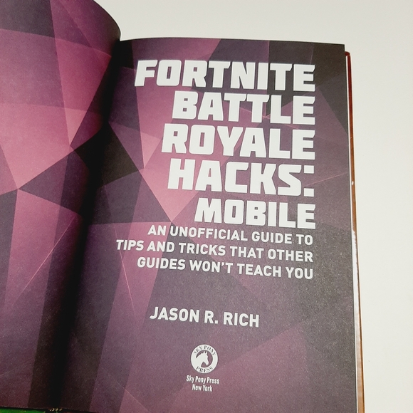 🍒4 for $20🍒 FORTNITE Battle Royale Hacks for Mobile: An Unofficial Guide Book - Picture 8 of 11